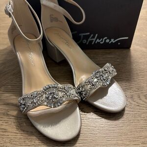 Betsey Johnson Women's SB Mel Heeled Sandal, Ivory Size 8w Never Worn